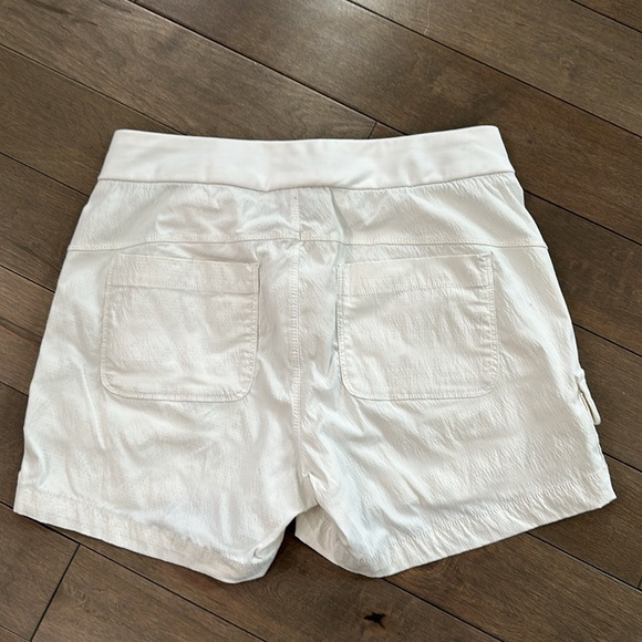 Athleta Trekkie Cargo Short 4" White | 4 - Picture 3 of 6